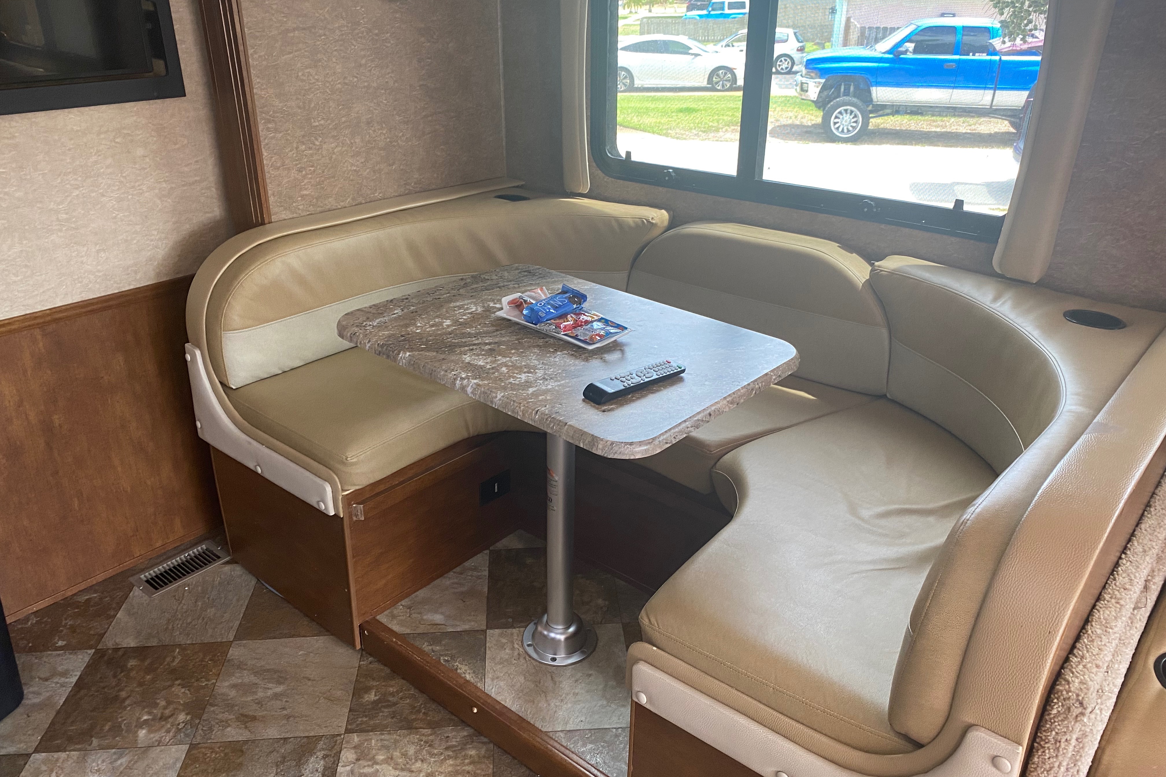 Gary's Coachmen Mirada 35BH Class A