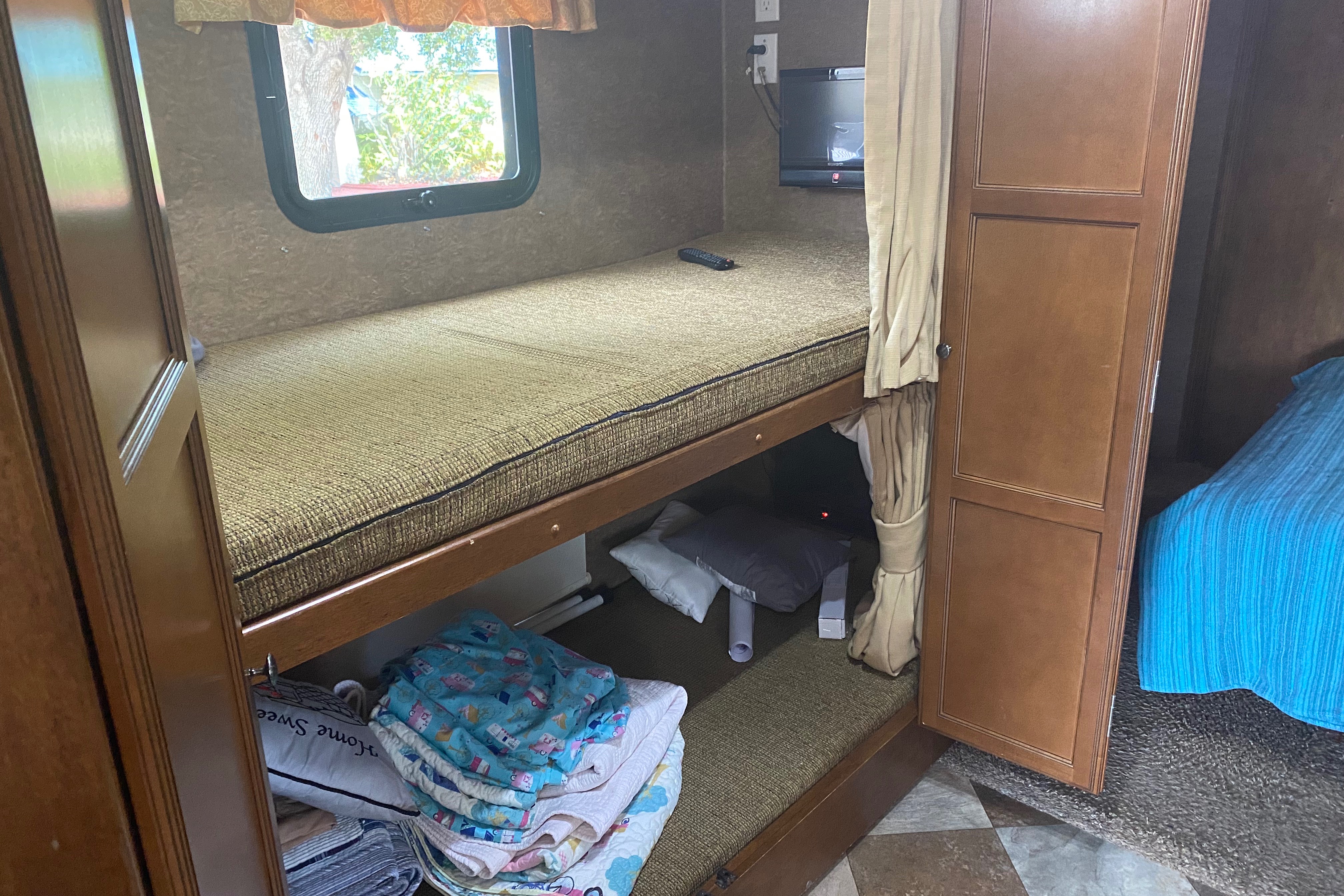 Gary's Coachmen Mirada 35BH Class A