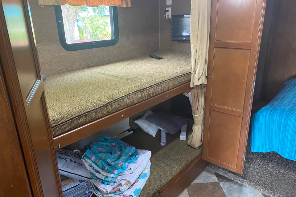 Gary's Coachmen Mirada 35BH Class A