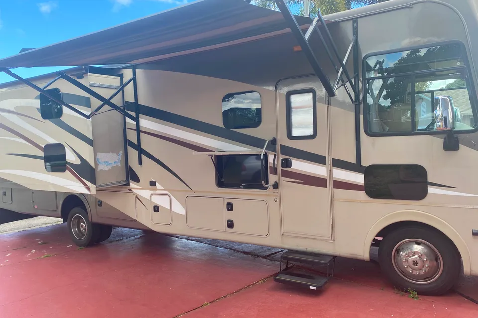 Gary's Coachmen Mirada 35BH Class A