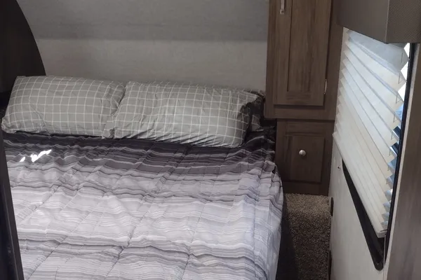 Silver Lake 1 w/Bunks: Delivery Available ($85):No Prep Fee: Equipped