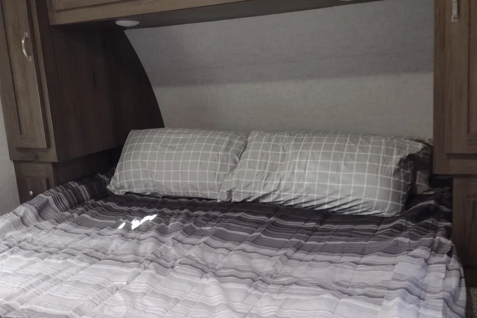 Silver Lake 1 w/Bunks: Delivery Available ($85):No Prep Fee: Equipped
