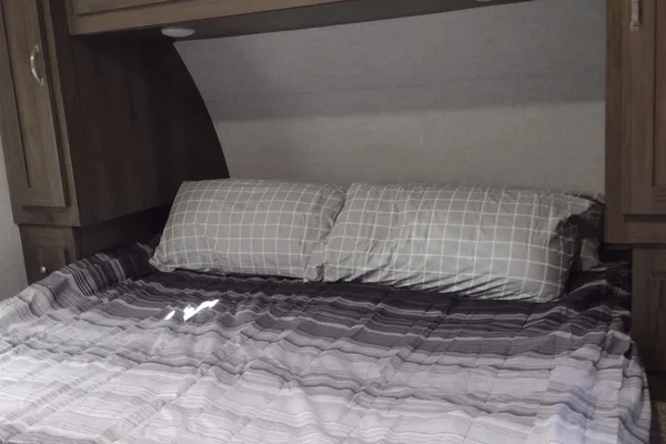 Silver Lake 1 w/Bunks: Delivery Available ($85):No Prep Fee: Equipped