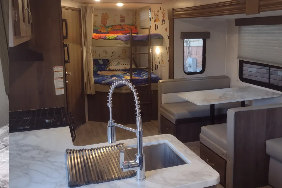 Silver Lake 1 w/Bunks: Delivery Available ($85):No Prep Fee: Equipped