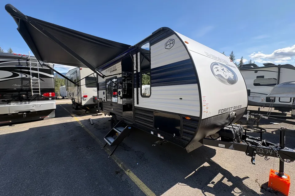 Easy-to-Tow RV | Perfect for Beginners | Fully Equipped Getaway
