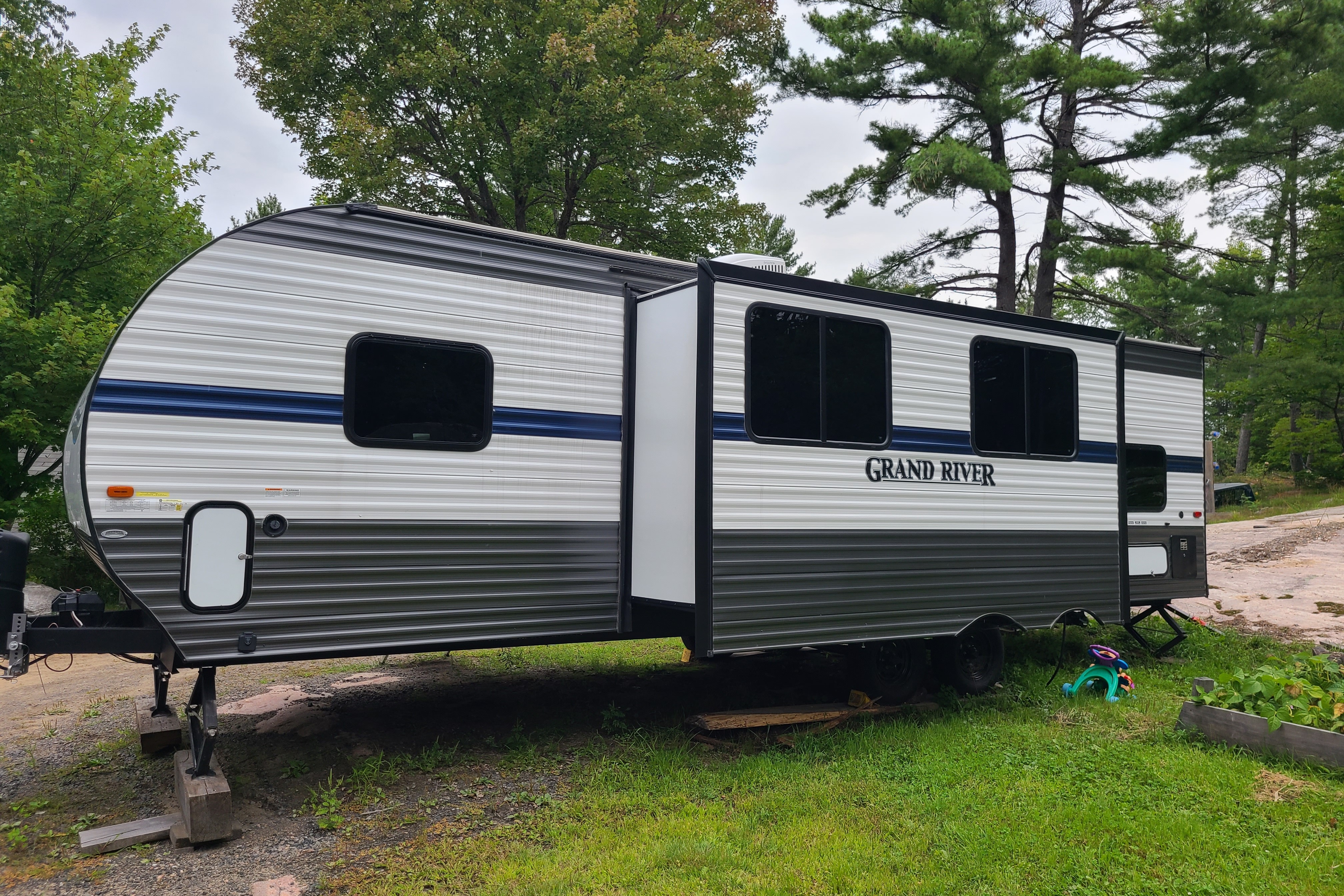  Grand River 32BH Travel Trailer with bunk room 