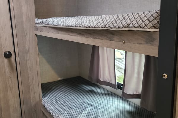 Grand River 32BH Travel Trailer with bunk room