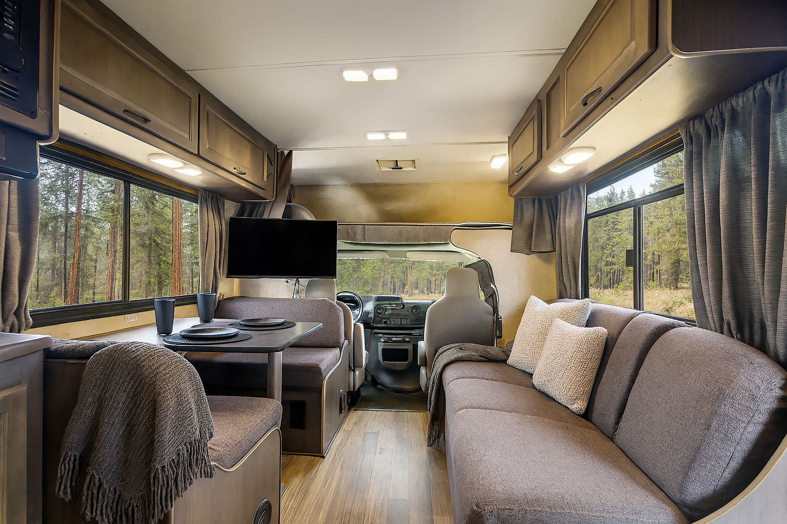 (#6) 30’ Adventure RV – Sleeps 8|Generator|Festival Freindly