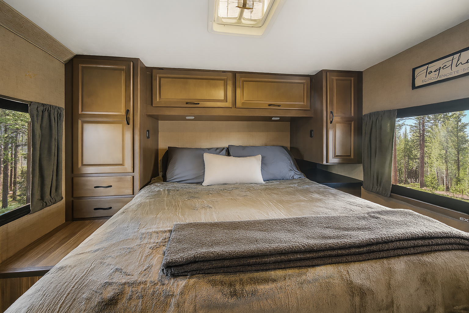 (#6) 30’ Adventure RV – Sleeps 8|Generator|Festival Freindly