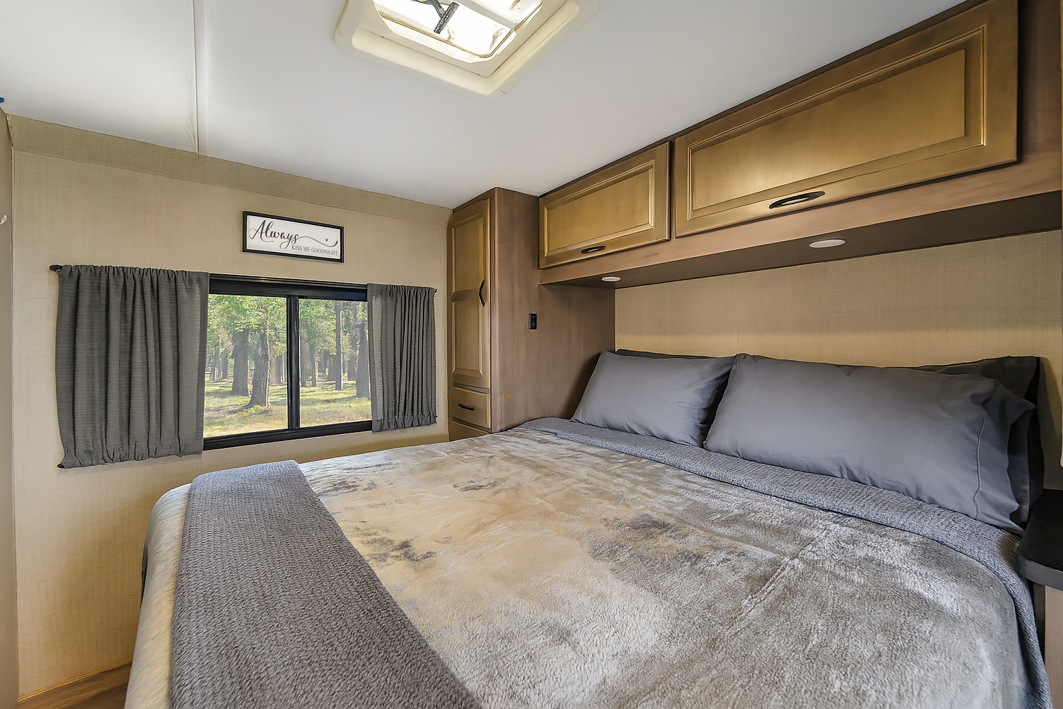 (#6) 30’ Adventure RV – Sleeps 8|Generator|Festival Freindly
