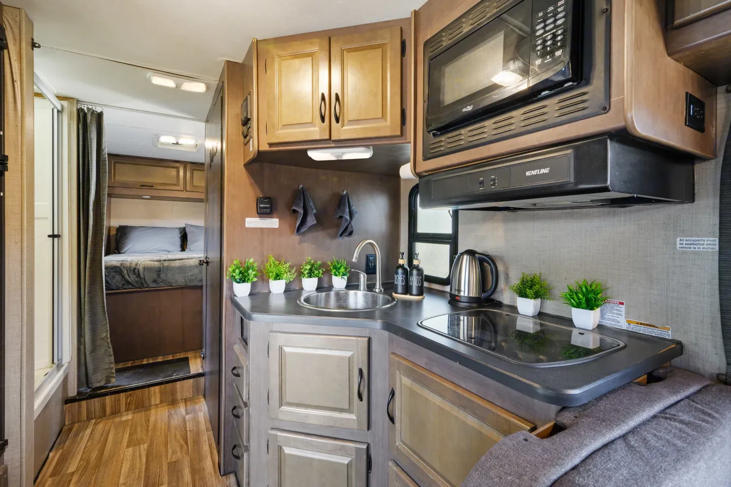 (#6) 30’ Adventure RV – Sleeps 8|Generator|Festival Freindly