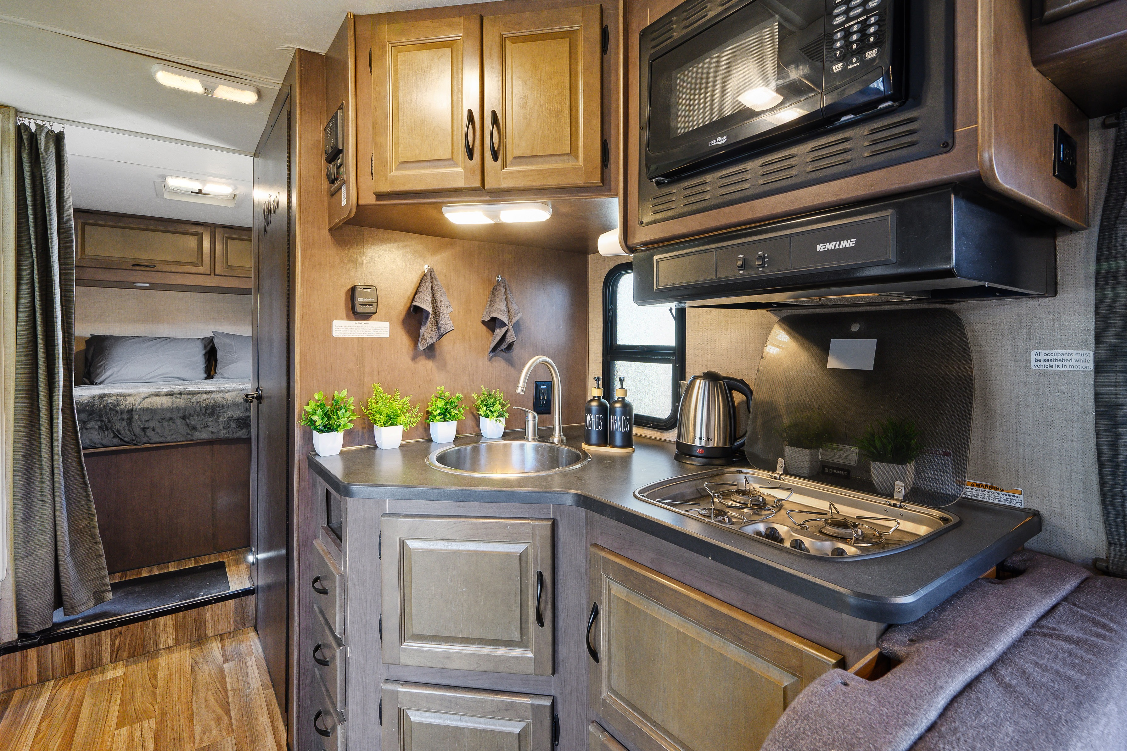 (#6) 30’ Adventure RV – Sleeps 8|Generator|Festival Freindly