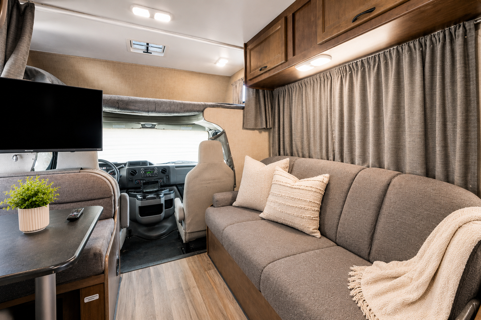 (#6) 30’ Adventure RV – Sleeps 8|Generator|Festival Freindly
