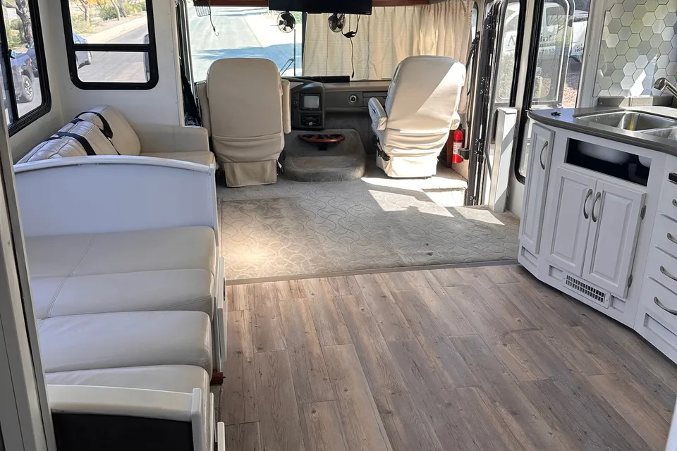 Newly Remodeled 2005 Fleetwood Pace Arrow 37 feet