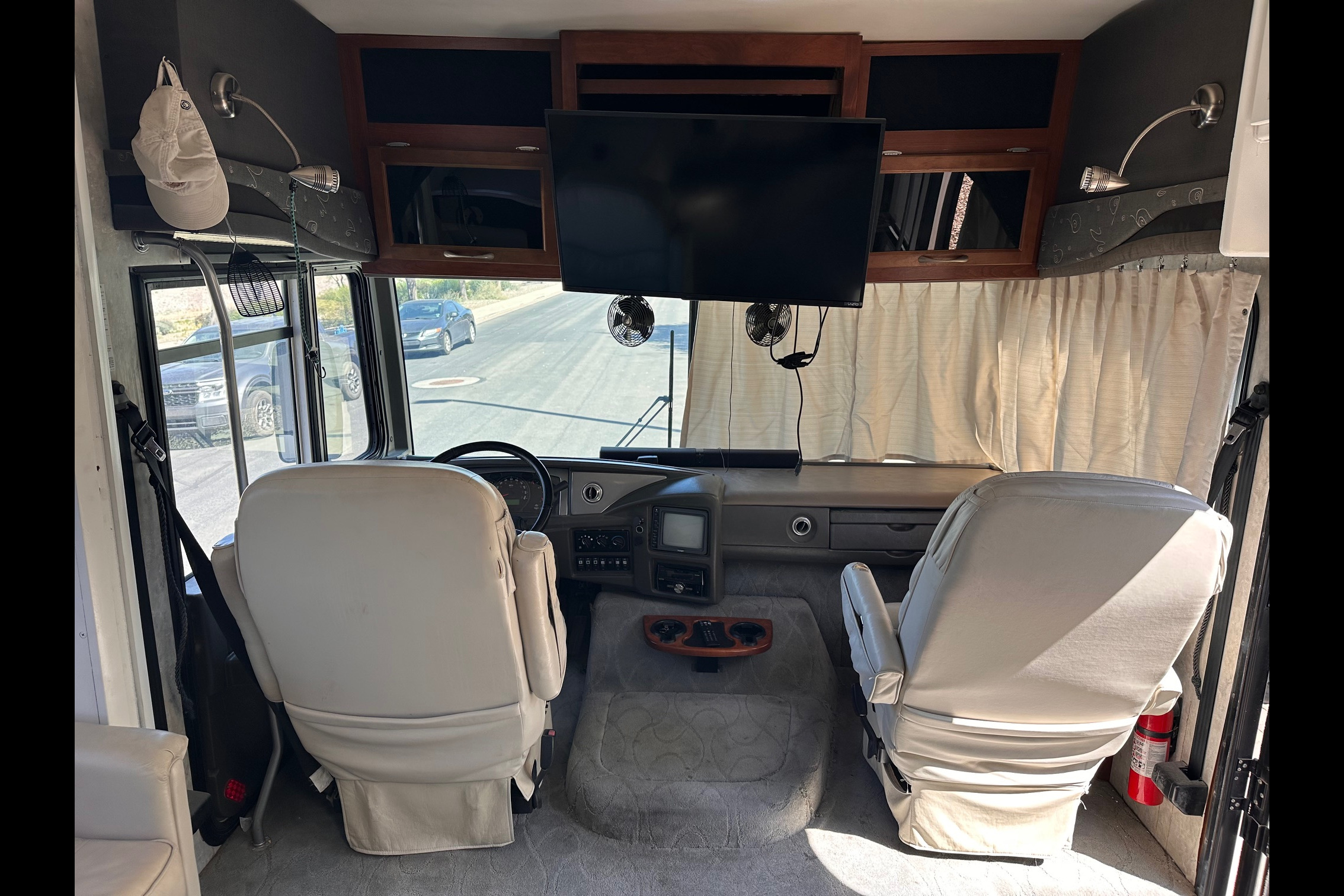Newly Remodeled 2005 Fleetwood Pace Arrow 37 feet
