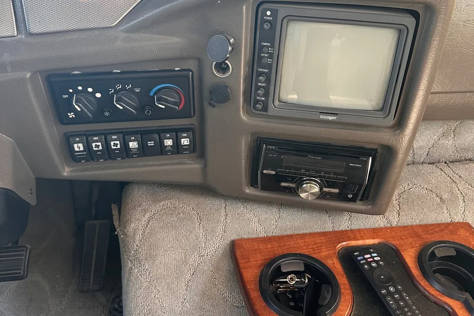 Newly Remodeled 2005 Fleetwood Pace Arrow 37 feet