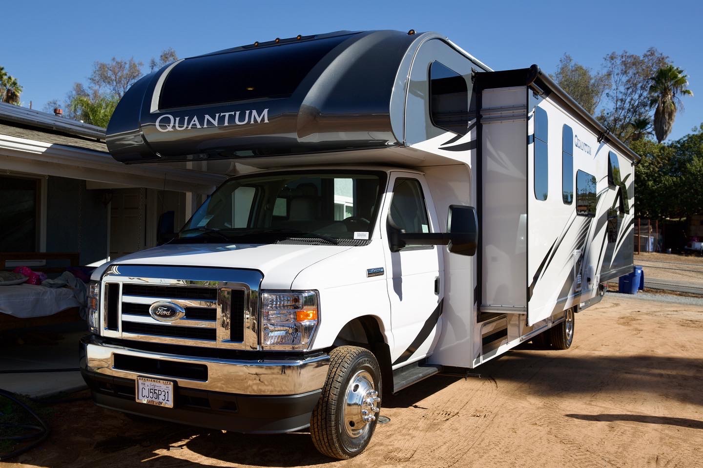 NEW Fully Equipped Quantum Bunkhouse With Solar!