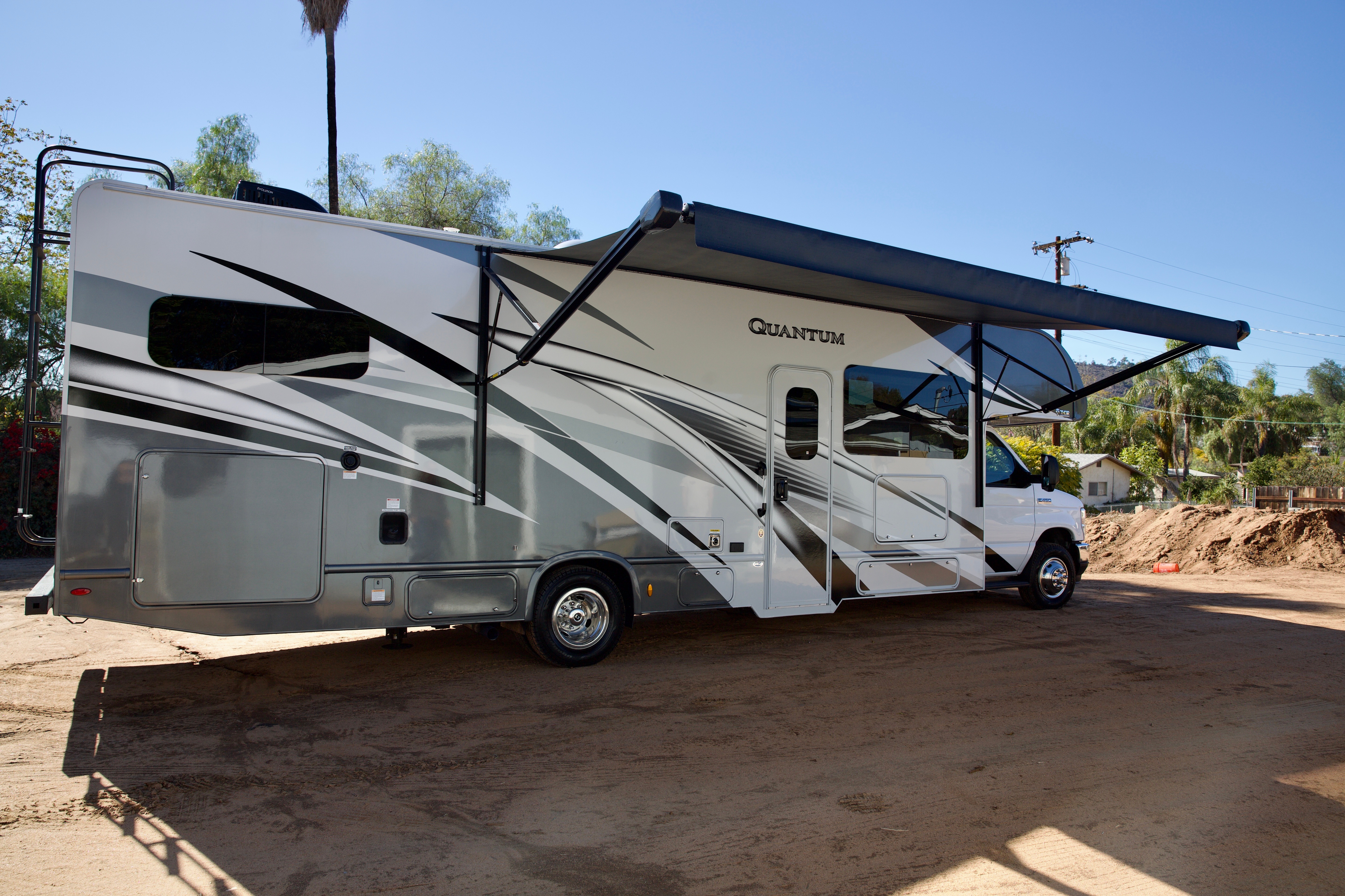 NEW Fully Equipped Quantum Bunkhouse With Solar!