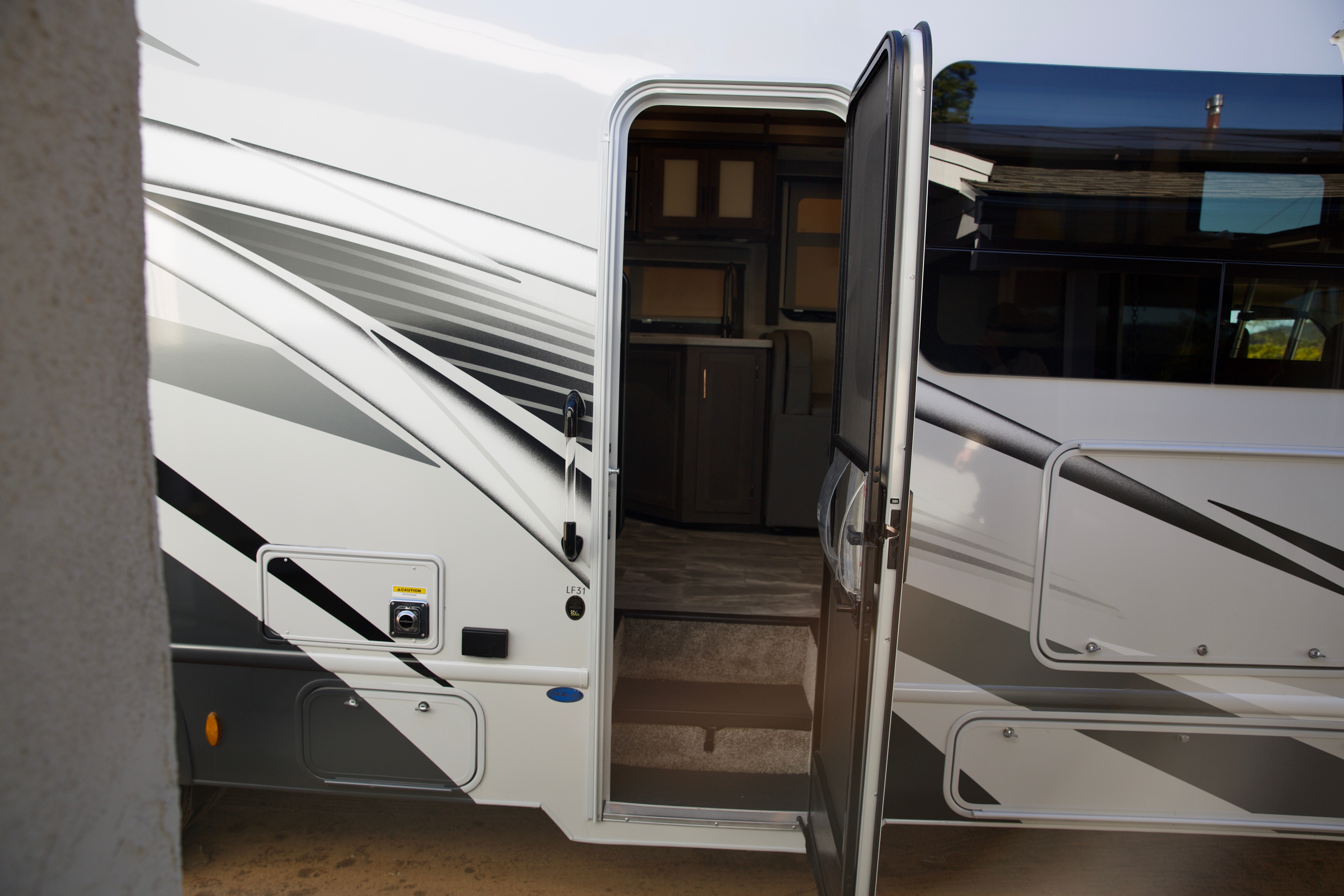 NEW Fully Equipped Quantum Bunkhouse With Solar!