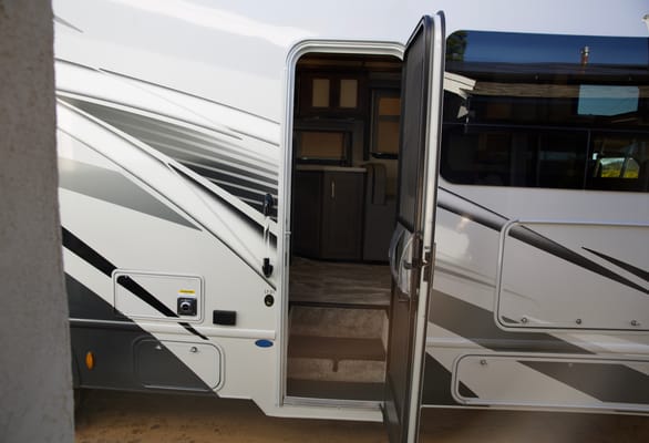 NEW Fully Equipped Quantum Bunkhouse With Solar!