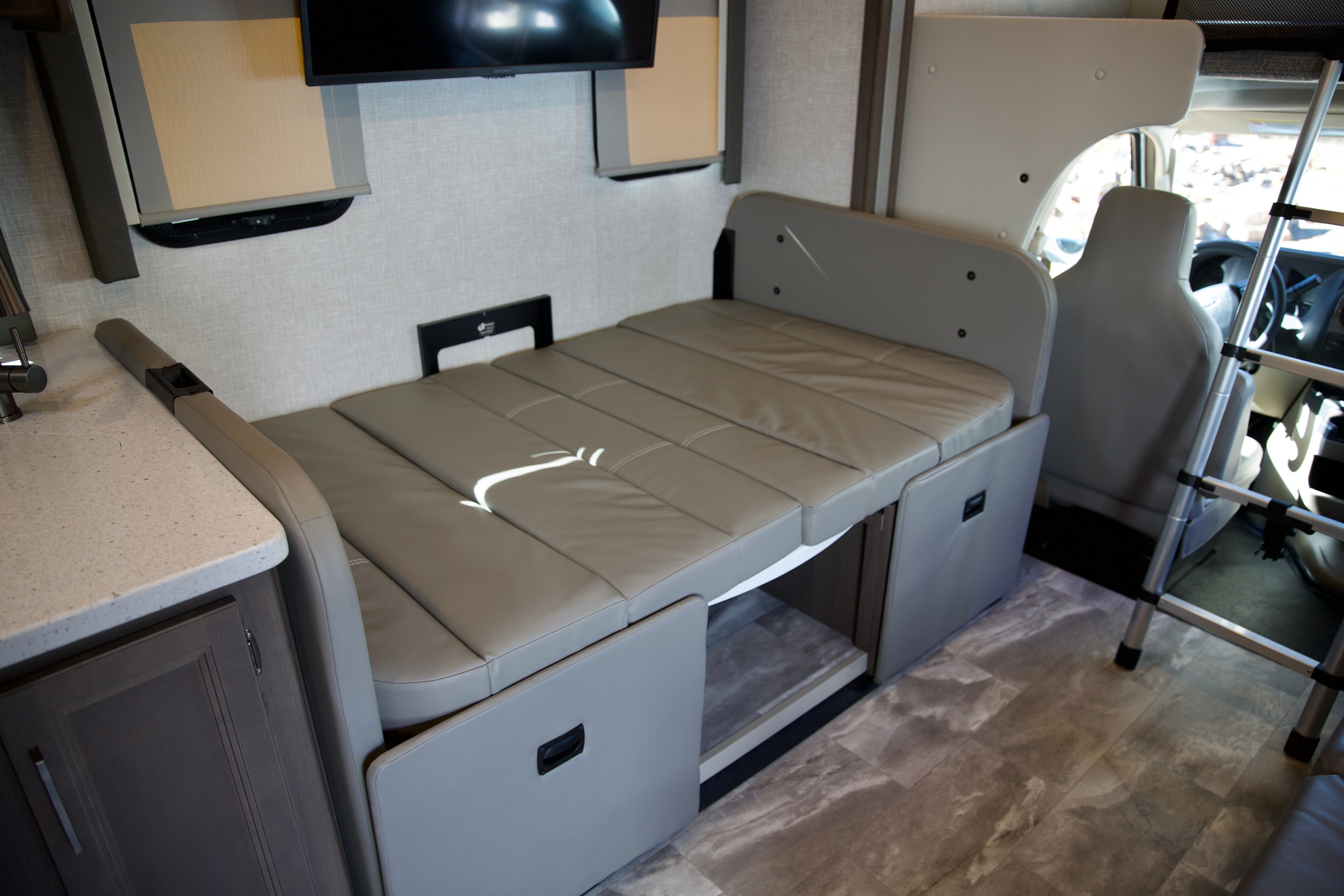 NEW Fully Equipped Quantum Bunkhouse With Solar!
