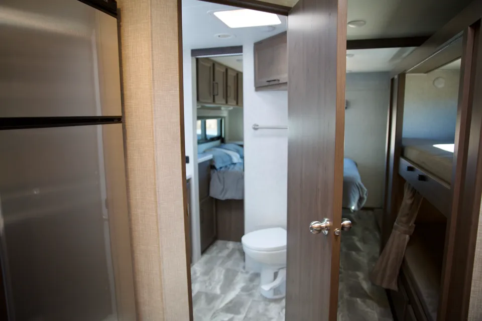 NEW Fully Equipped Quantum Bunkhouse With Solar!