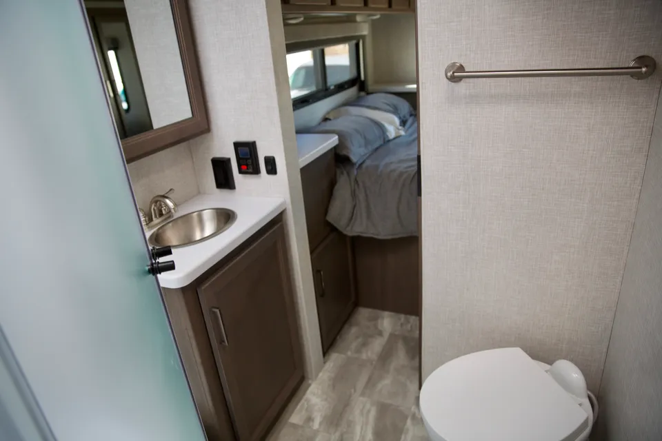 NEW Fully Equipped Quantum Bunkhouse With Solar!