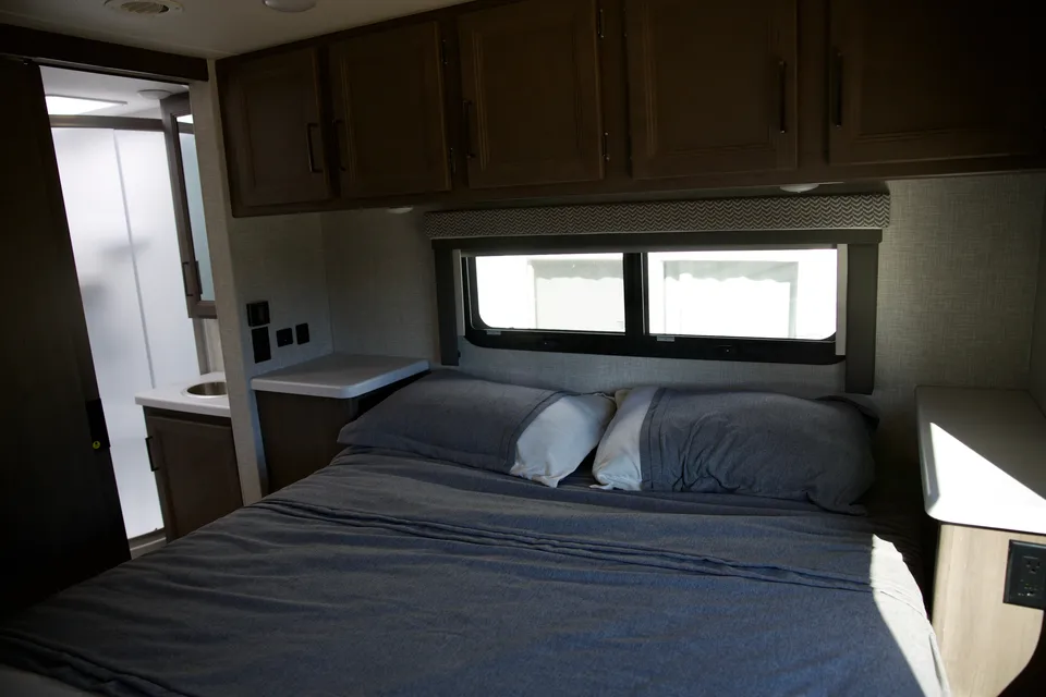 NEW Fully Equipped Quantum Bunkhouse With Solar!