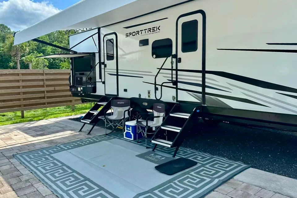 Venture Sporttrek Touring Edition Travel Trailer