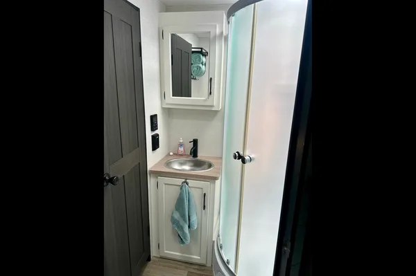 Venture Sporttrek Touring Edition Travel Trailer