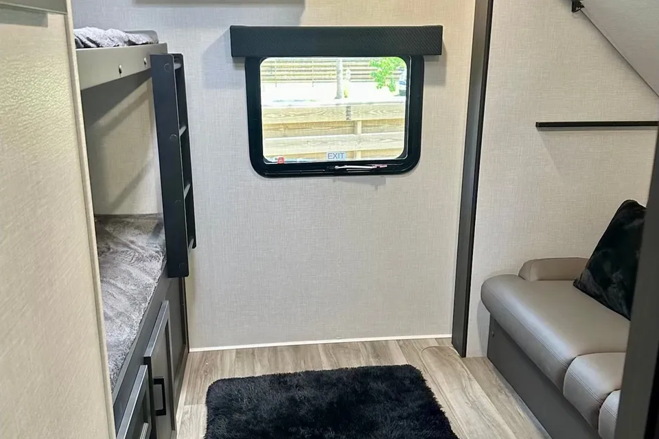 Venture Sporttrek Touring Edition Travel Trailer