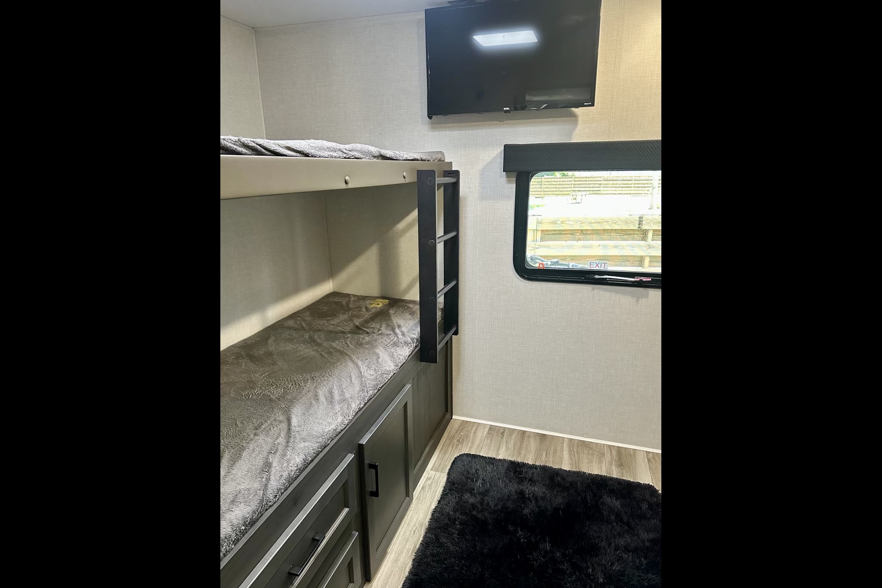 Venture Sporttrek Touring Edition Travel Trailer