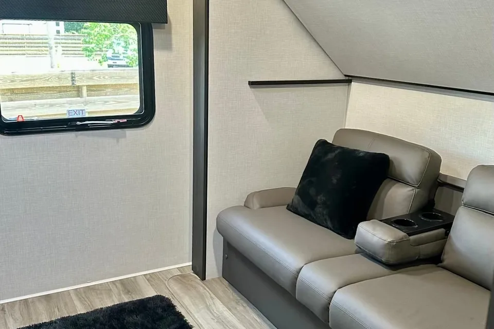 Venture Sporttrek Touring Edition Travel Trailer