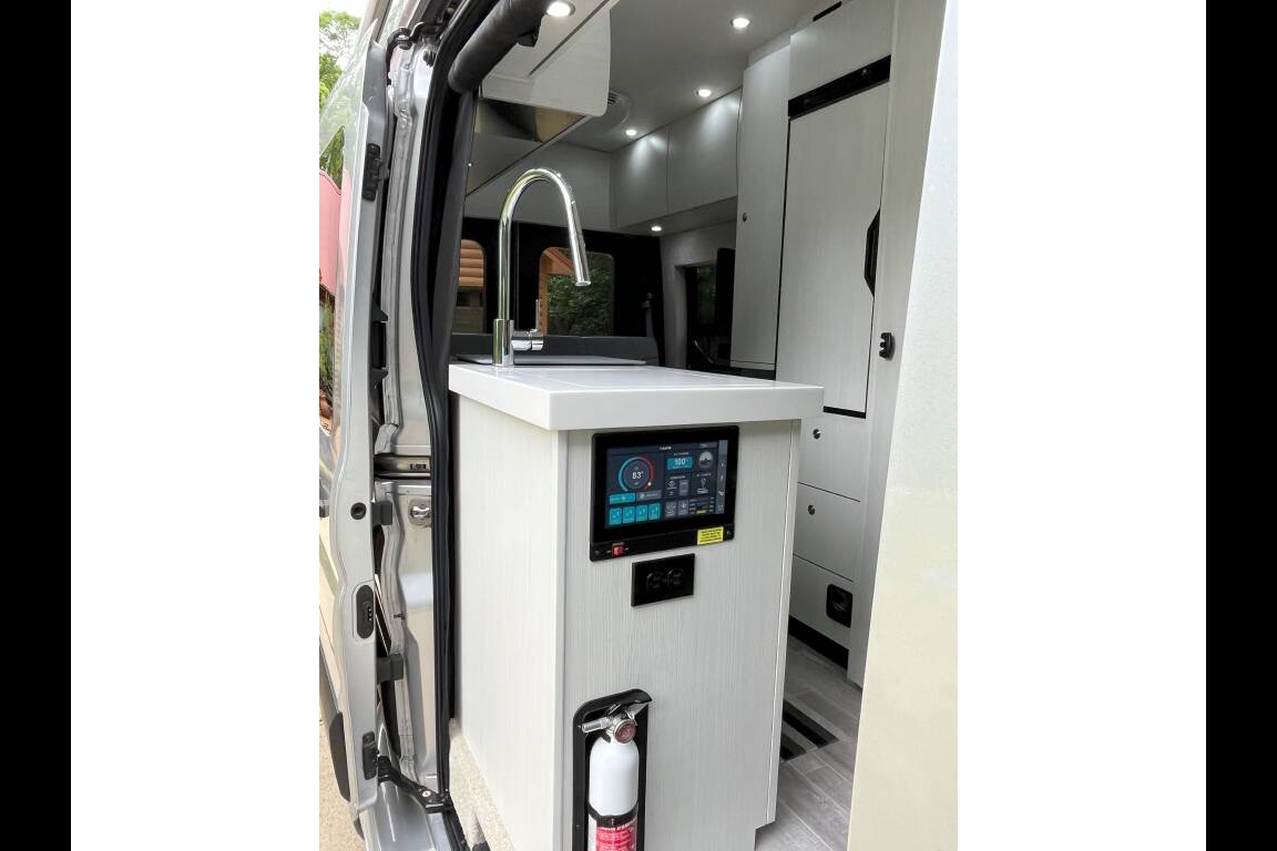 2023 Pleasure-Way Ontour 2.0 with Queen Bed