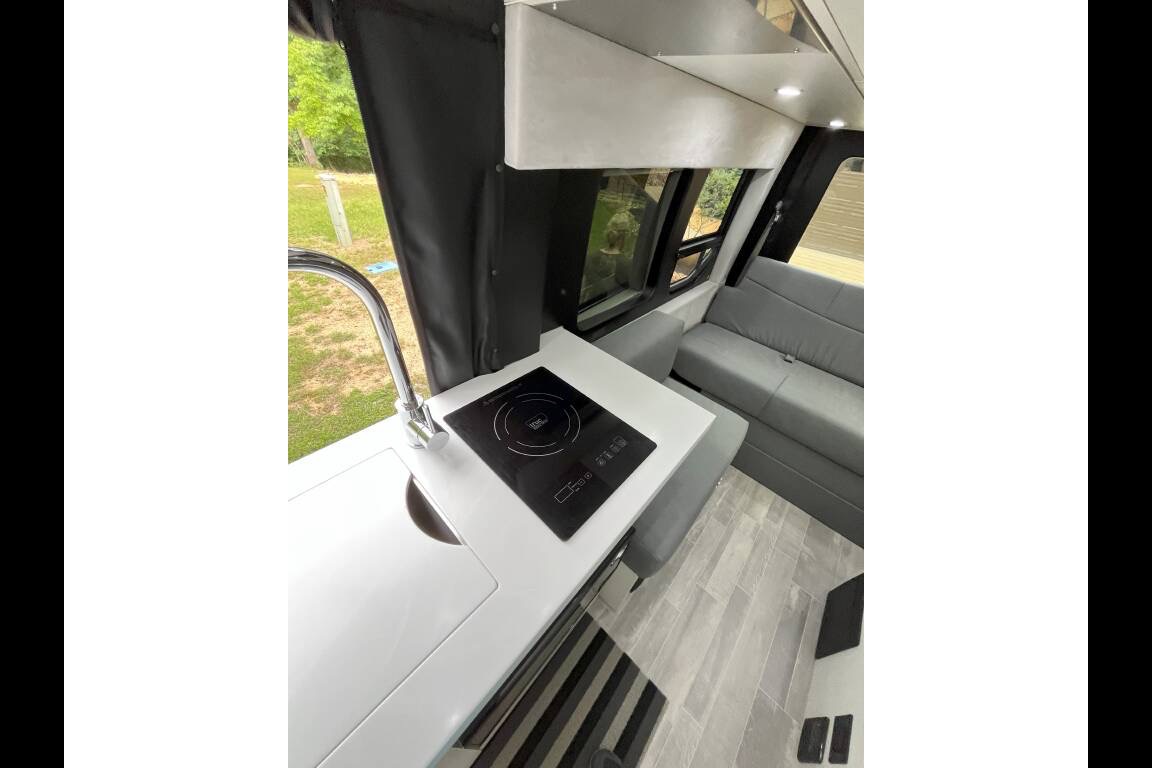 2023 Pleasure-Way Ontour 2.0 with Queen Bed