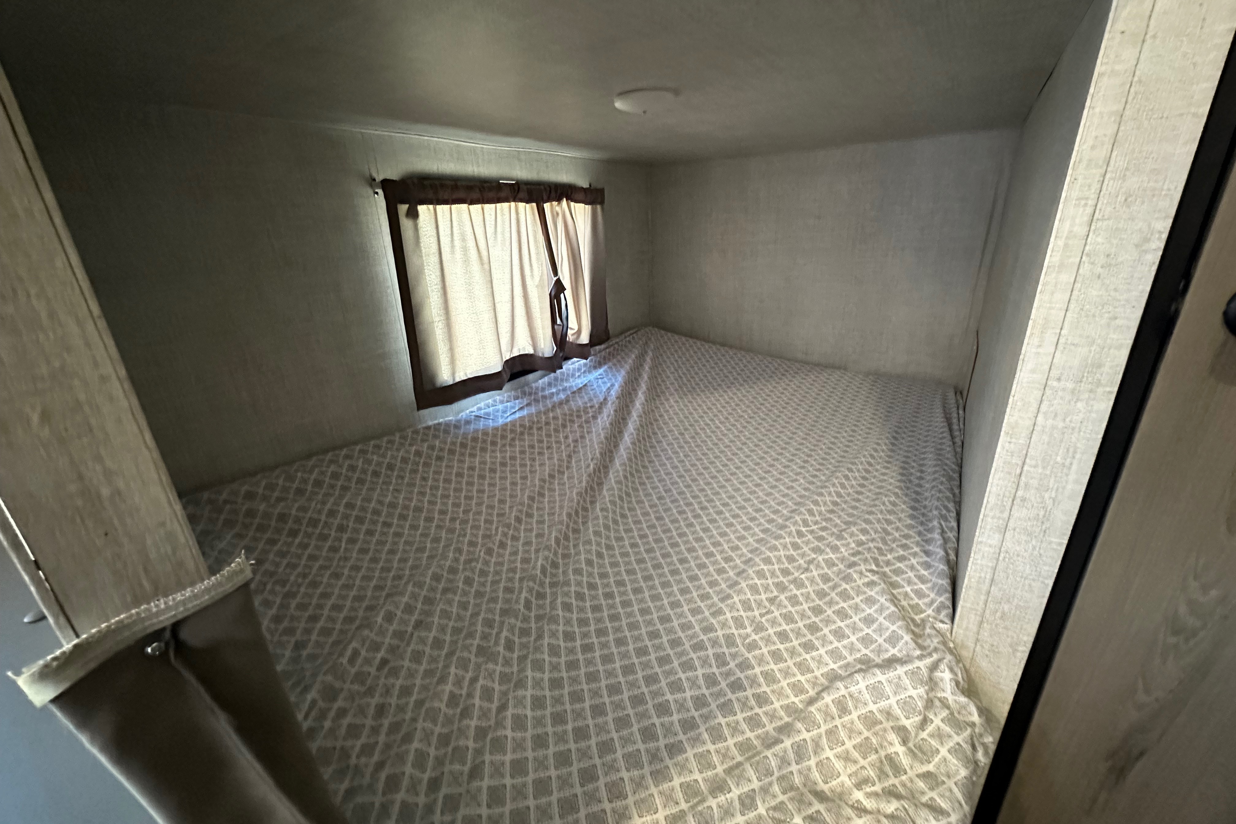 Sleeps 8 - 2022 King Sport Travel Trailer