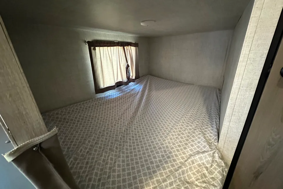 Sleeps 8 - 2022 King Sport Travel Trailer