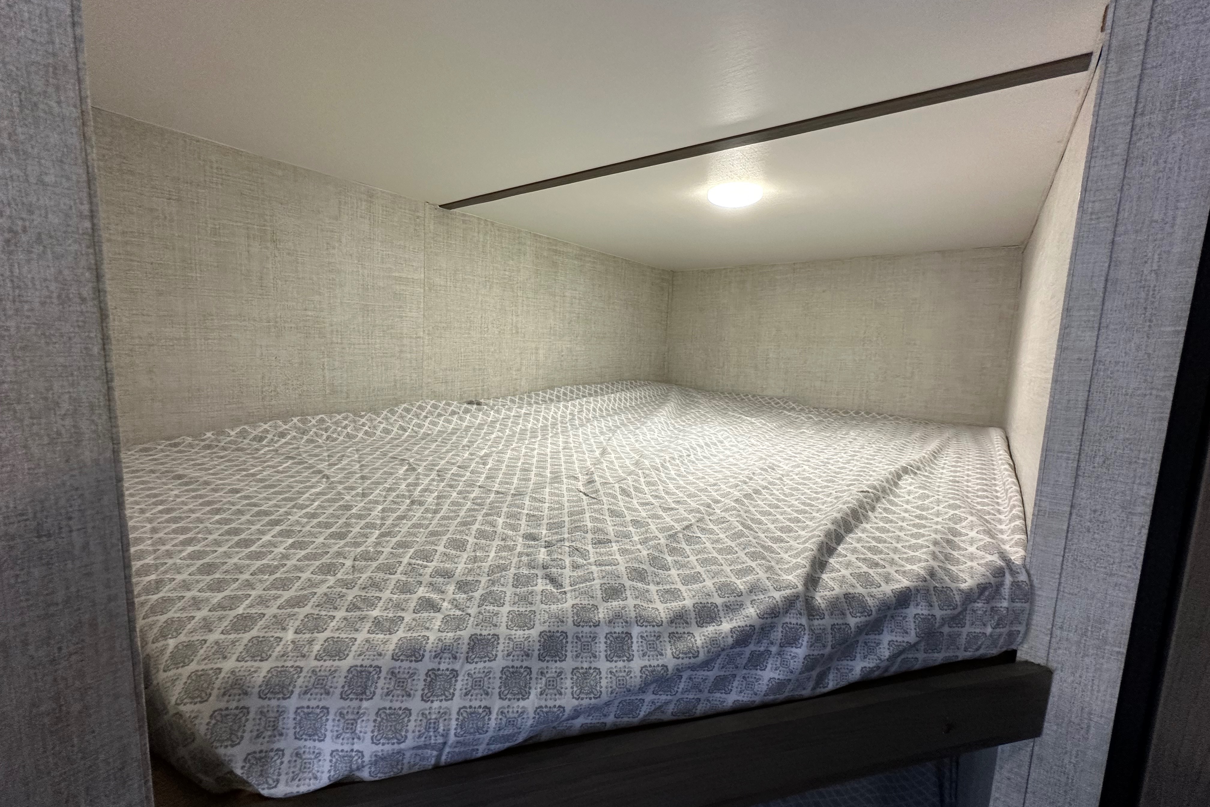 Sleeps 8 - 2022 King Sport Travel Trailer