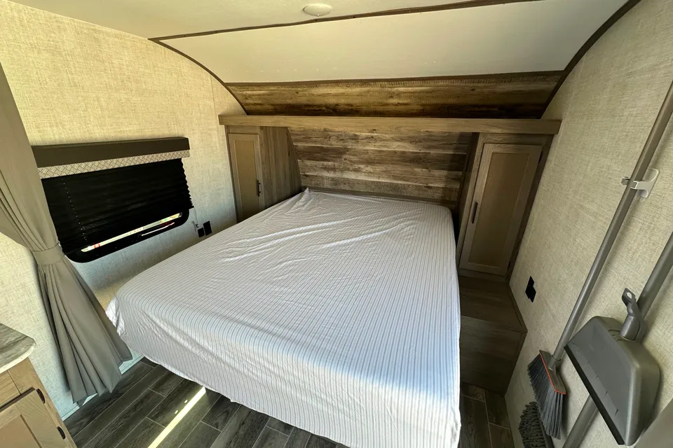 Sleeps 8 - 2022 King Sport Travel Trailer