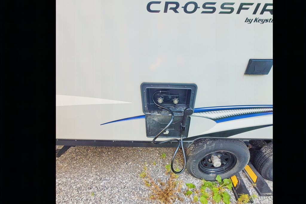Samantha's 2190ex Hybrid - Family and Pet Friendly!