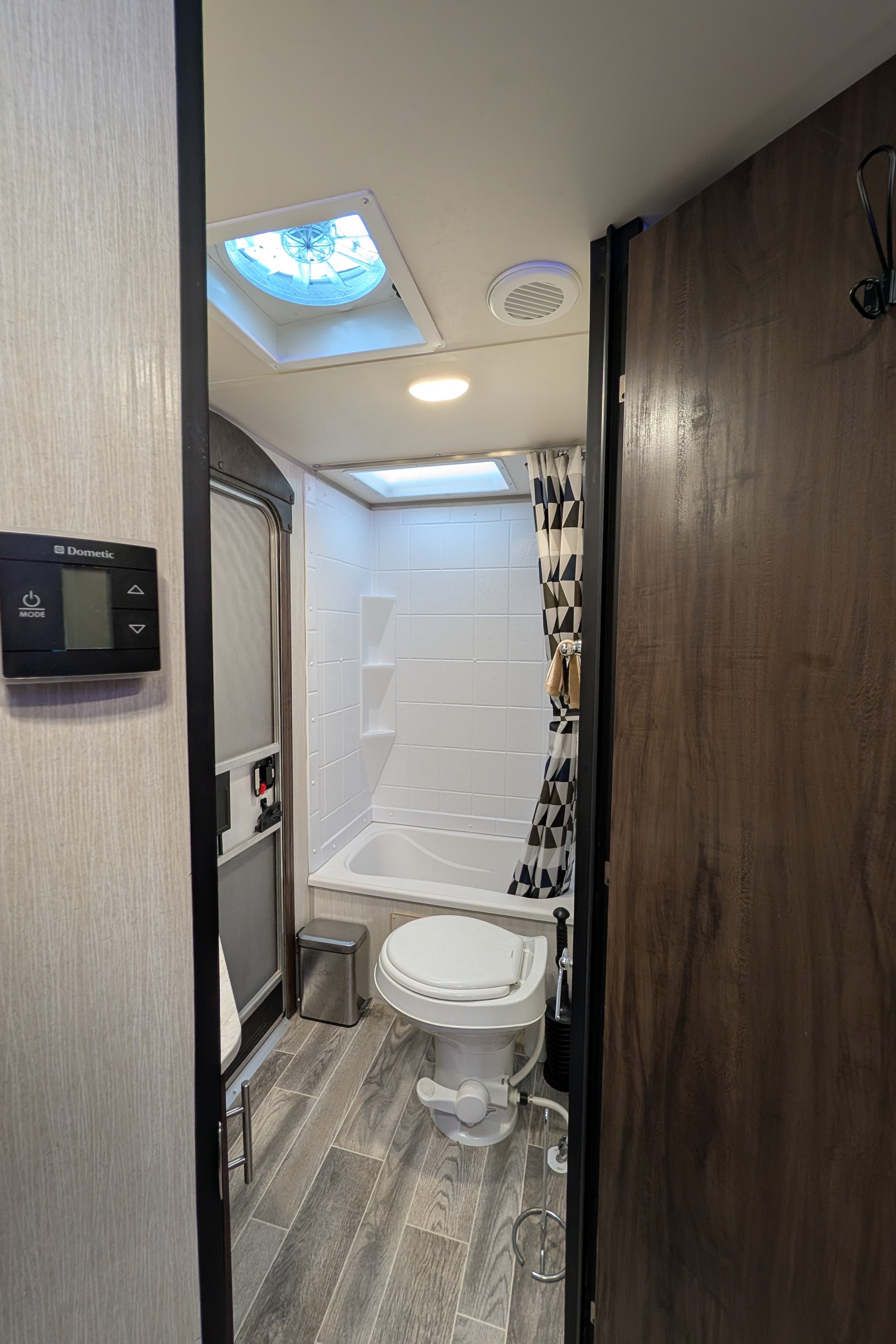 Forest River Grey Wolf 23DBH