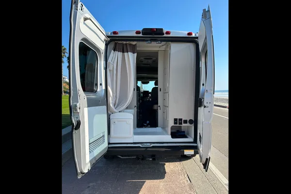 Gus's Thor Motor Coach Rize 18g Class B