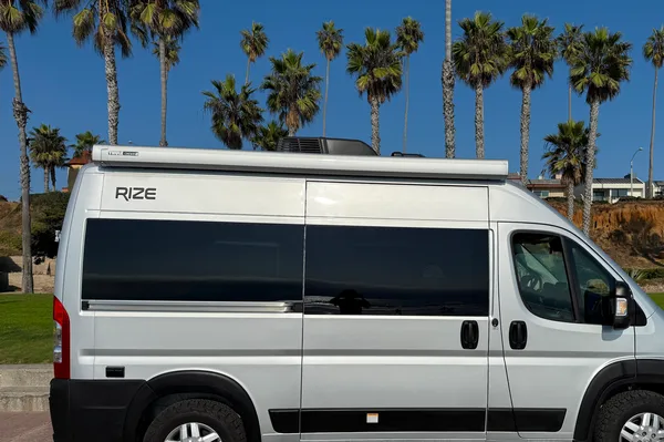 Gus's Thor Motor Coach Rize 18g Class B