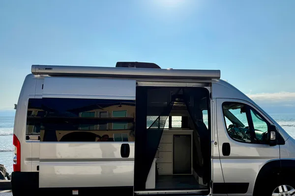 Gus's Thor Motor Coach Rize 18g Class B