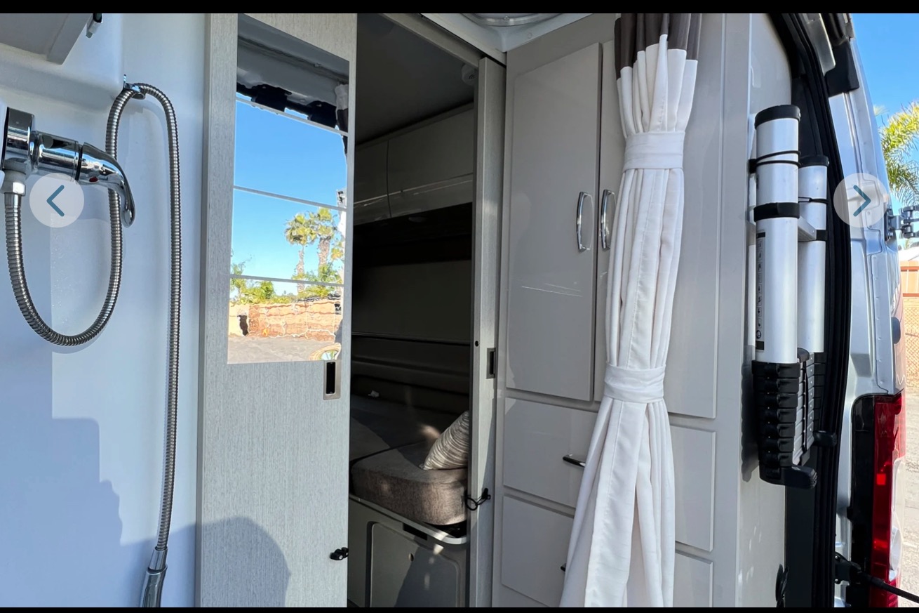 Gus's Thor Motor Coach Rize 18g Class B