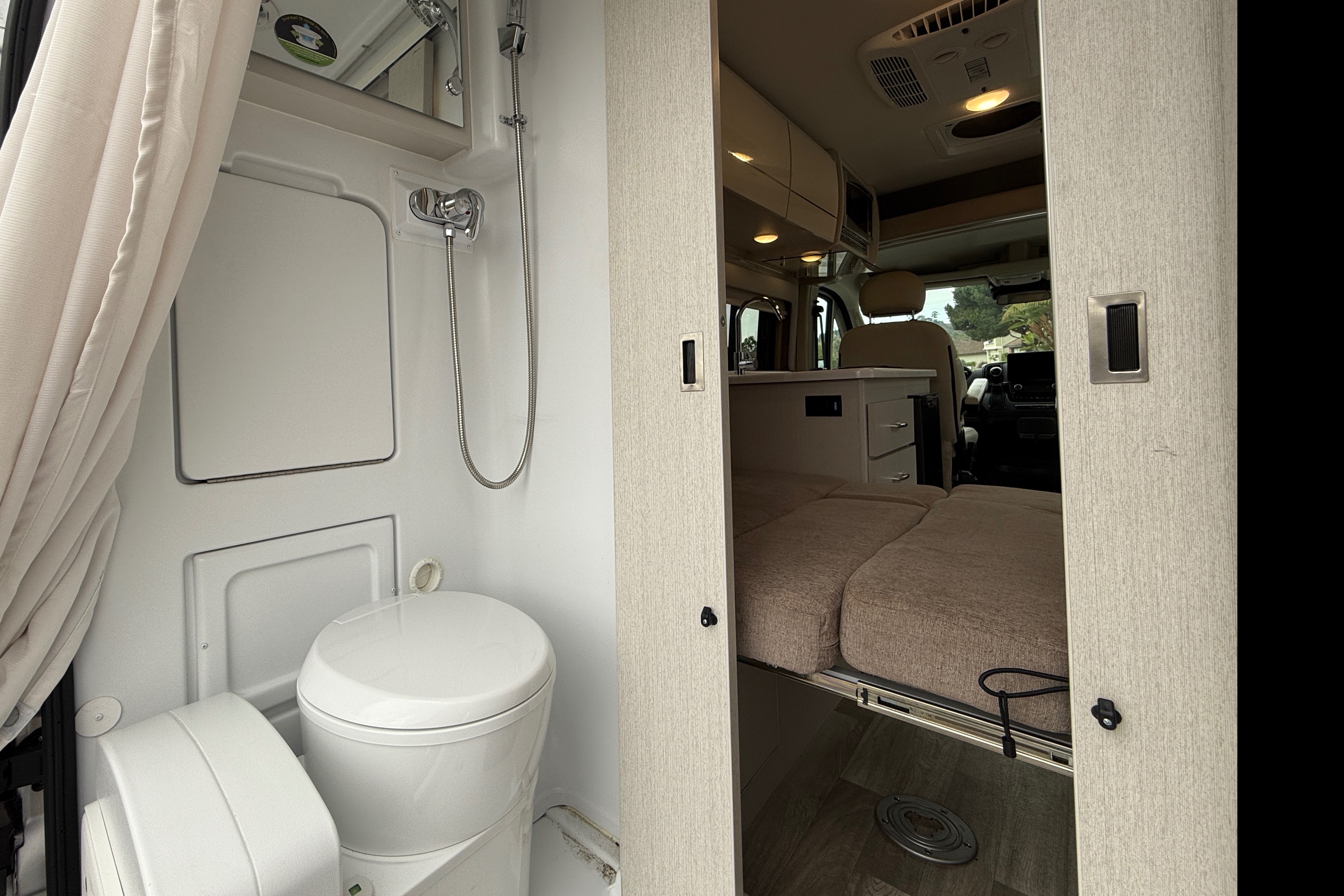Gus's Thor Motor Coach Rize 18g Class B