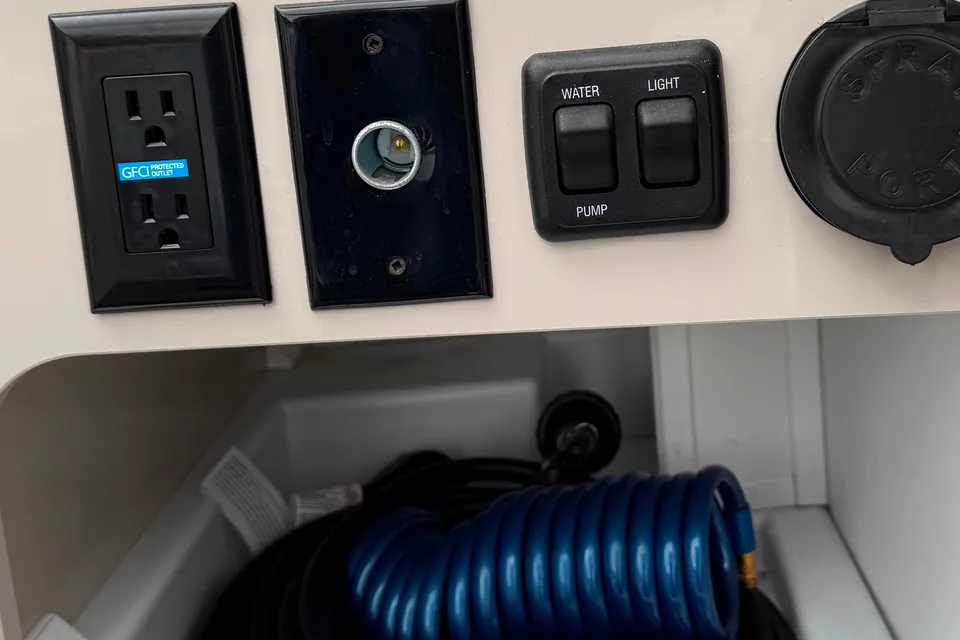Gus's Thor Motor Coach Rize 18g Class B