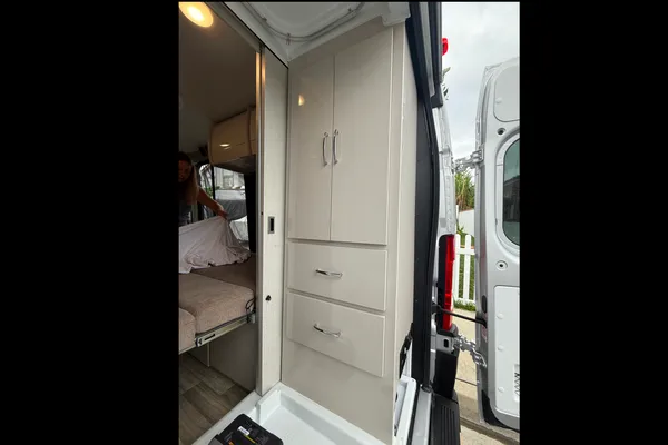 Gus's Thor Motor Coach Rize 18g Class B
