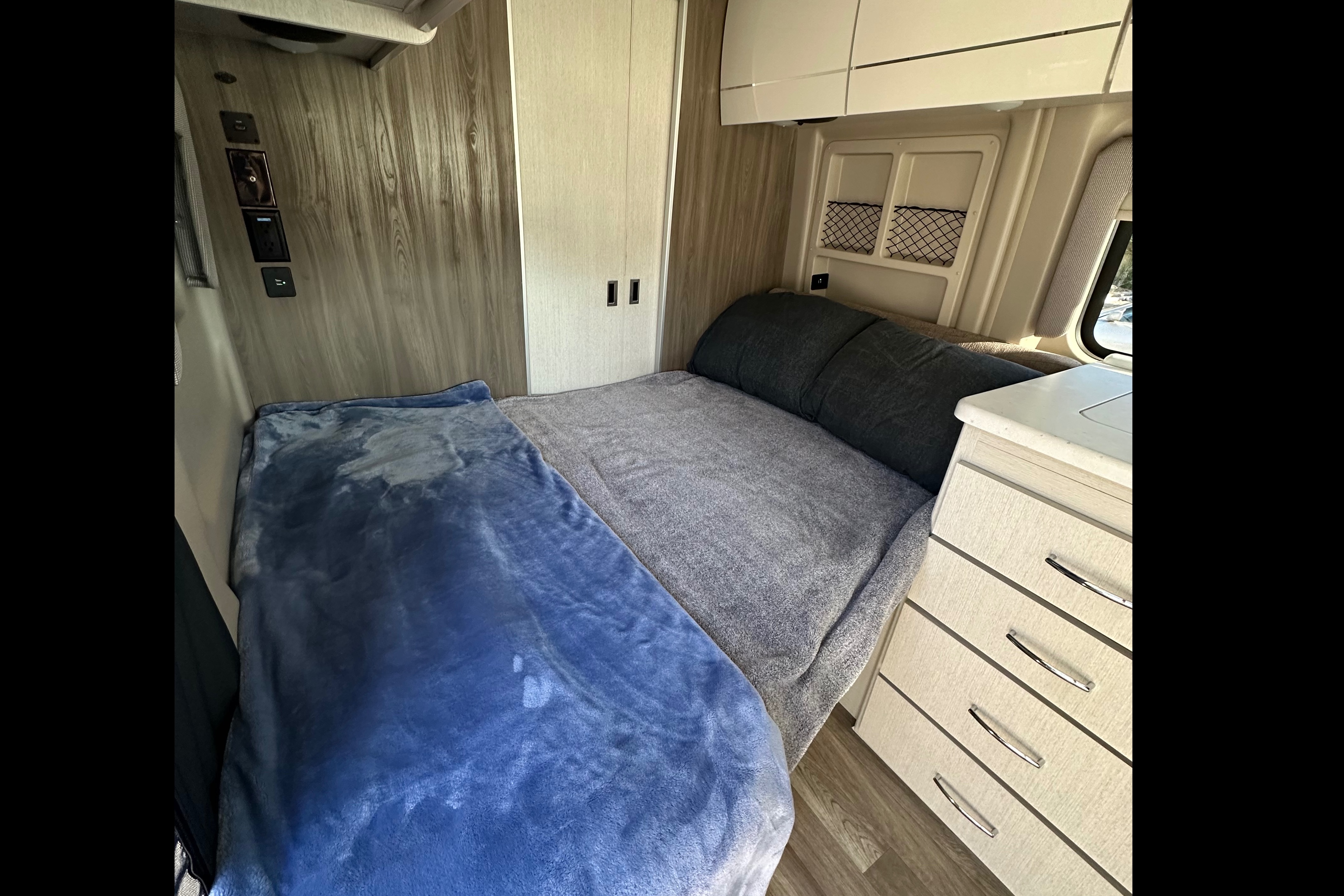 Gus's Thor Motor Coach Rize 18g Class B