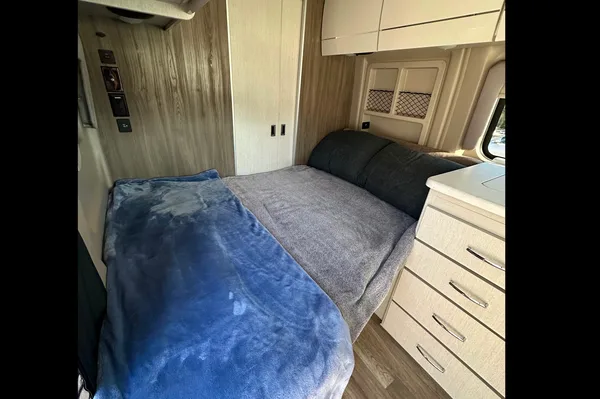 Gus's Thor Motor Coach Rize 18g Class B